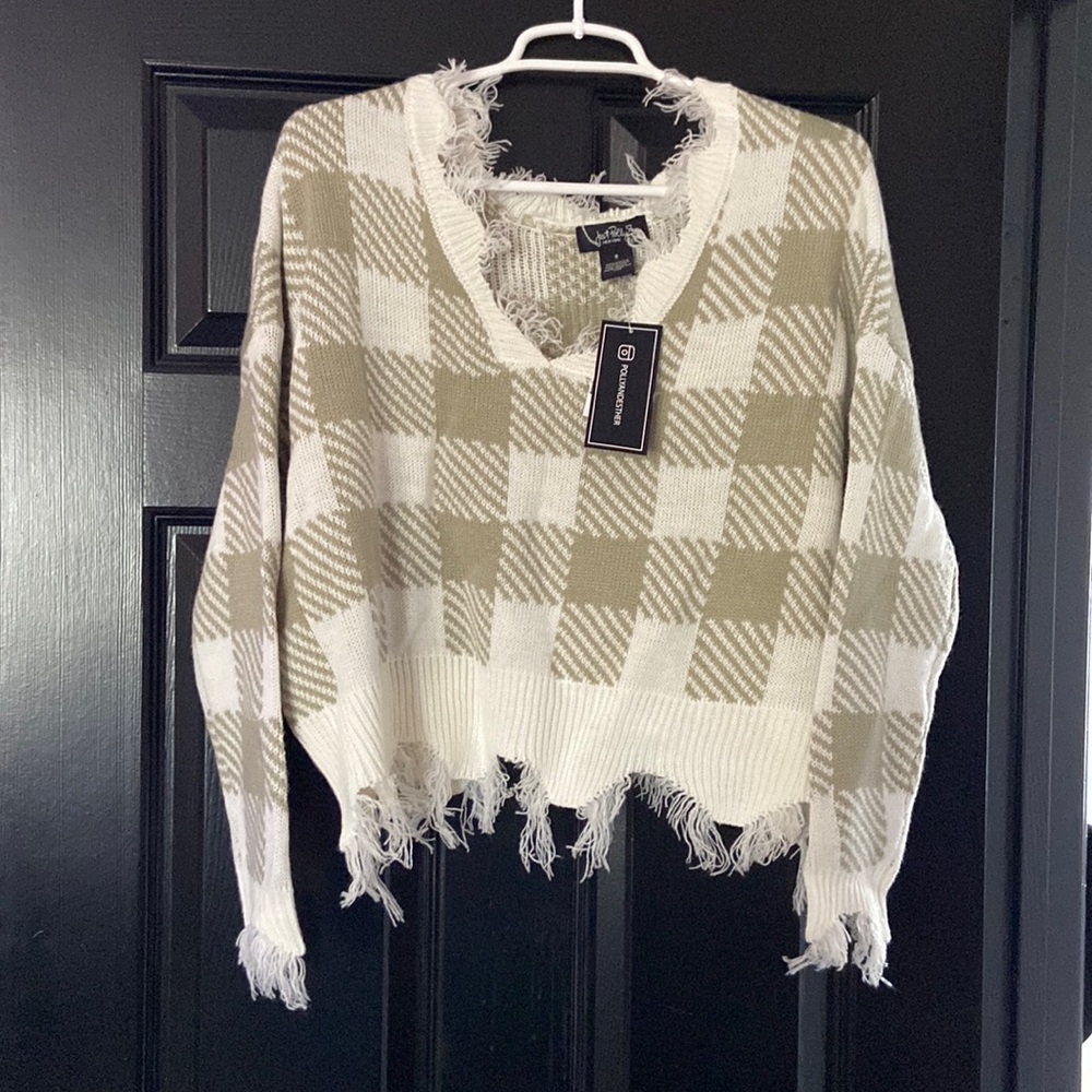 Super cute cropped sweater size S NWT